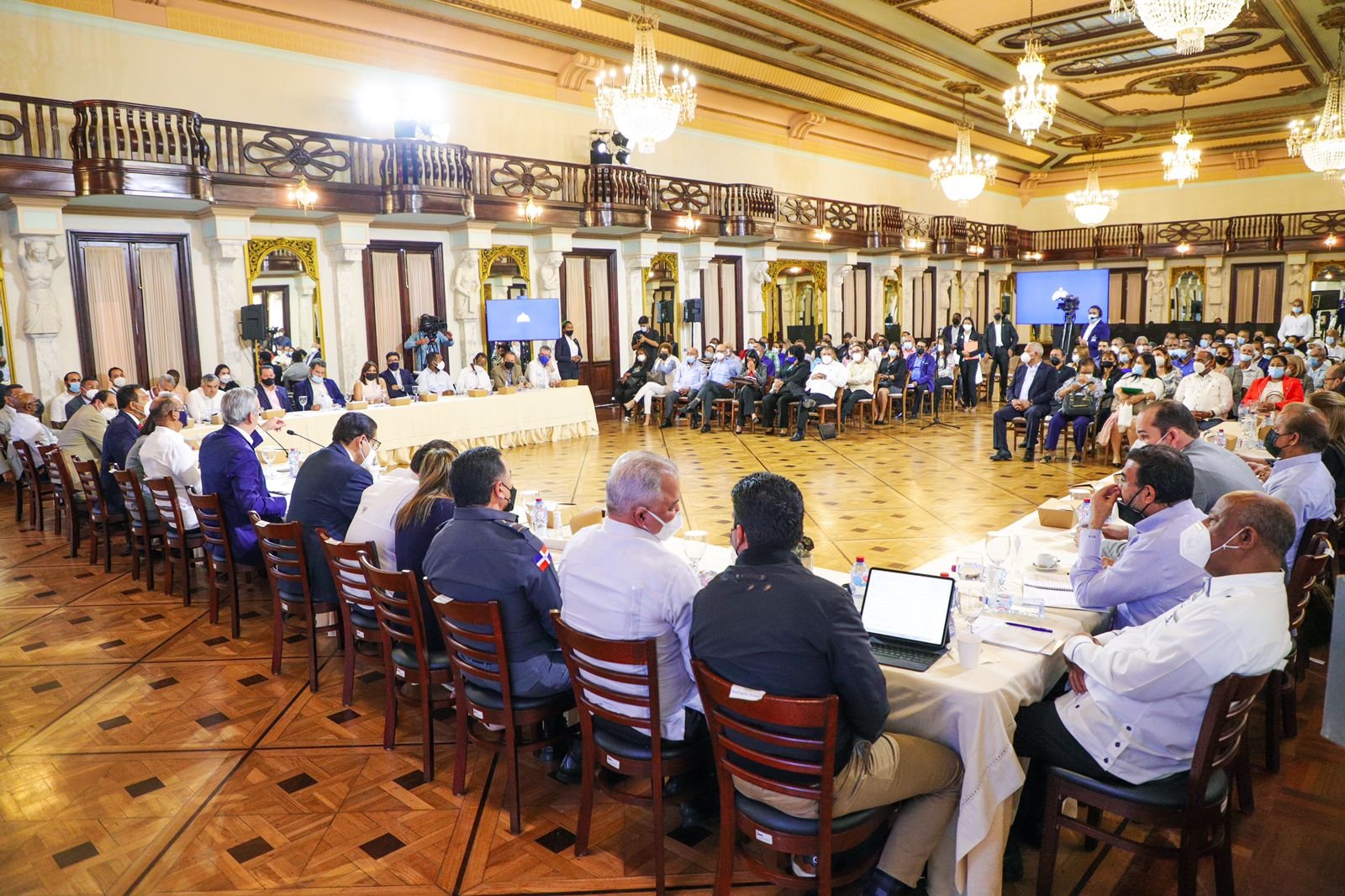 En Reunión con Juntas de Vecinos, presidente dispone soluciones de agua, viviendas, educación y calles en Santiago Rodríguez