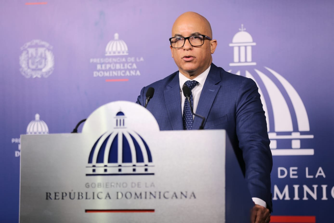 Vocero y director de Estrategia y Comunicación Gubernamental llama población a vacunarse para enfrentar la Ómicrom