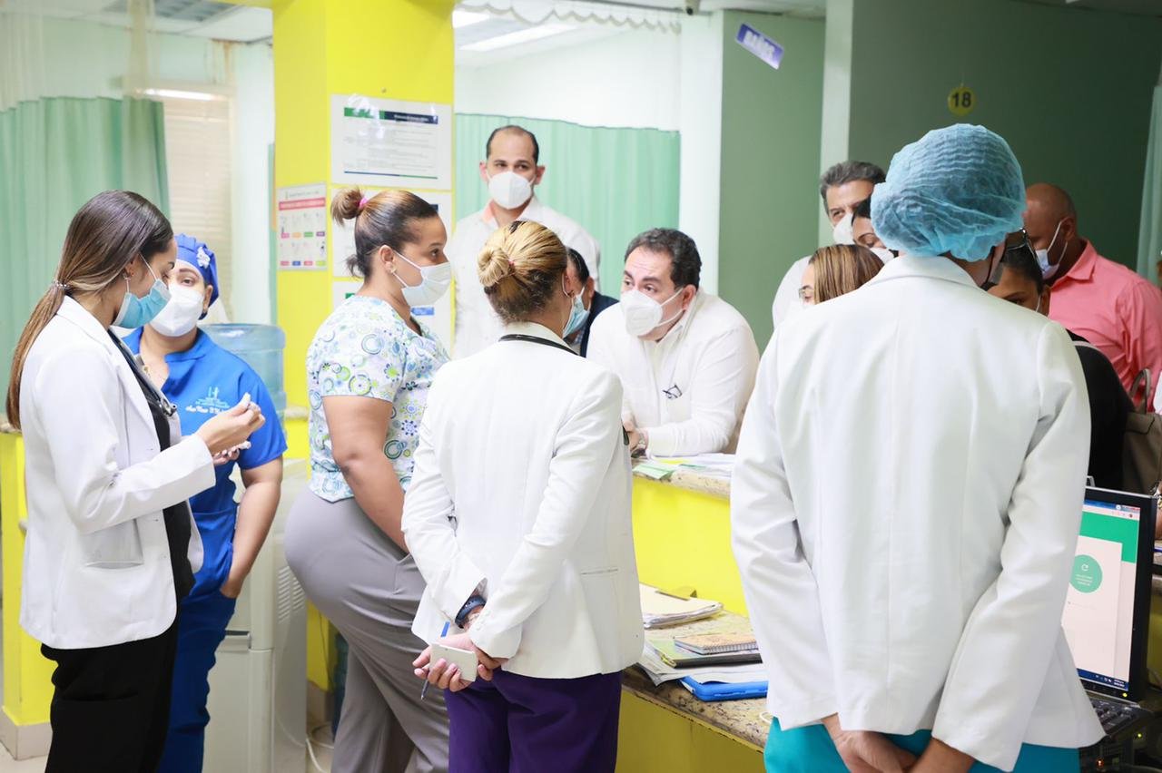 SNS entrega RD millones en equipos a cinco hospitales del Cibao