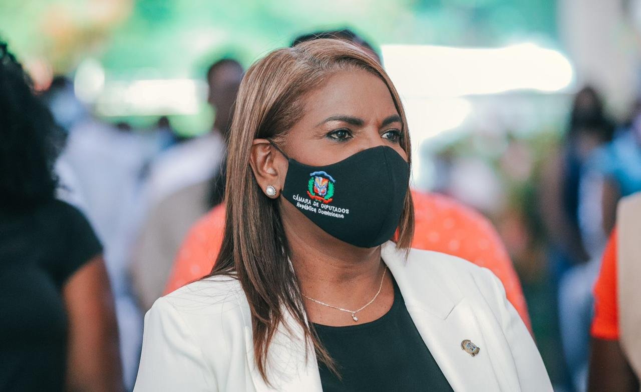 Diputada Margarita Tejeda exhorta a los padres a  confiar en vacunación en menores de cinco a once años.