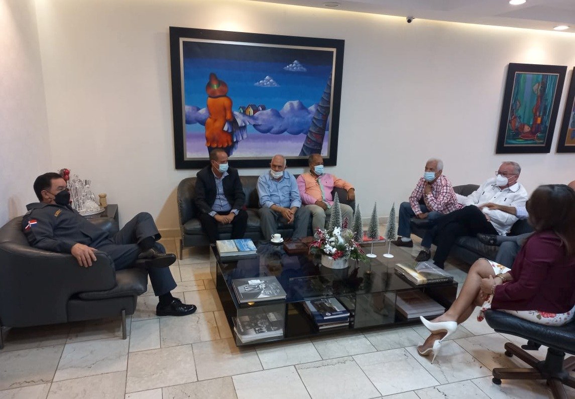 Comerciantes del Mercado Nuevo de Villas Agrícolas, D.N, respaldan gestión mayor general Alberto Then