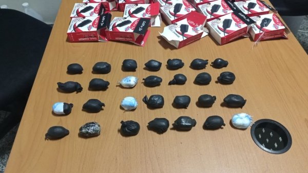 Ocupan en el AILA 30 cajitas de cargadores rellenas presumiblemente de cocaína