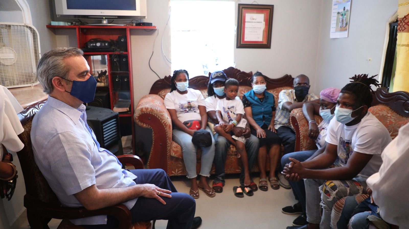 Presidente Abinader se solidariza con familiares de niños fallecidos en accidente en SPM y garantiza apoyo 