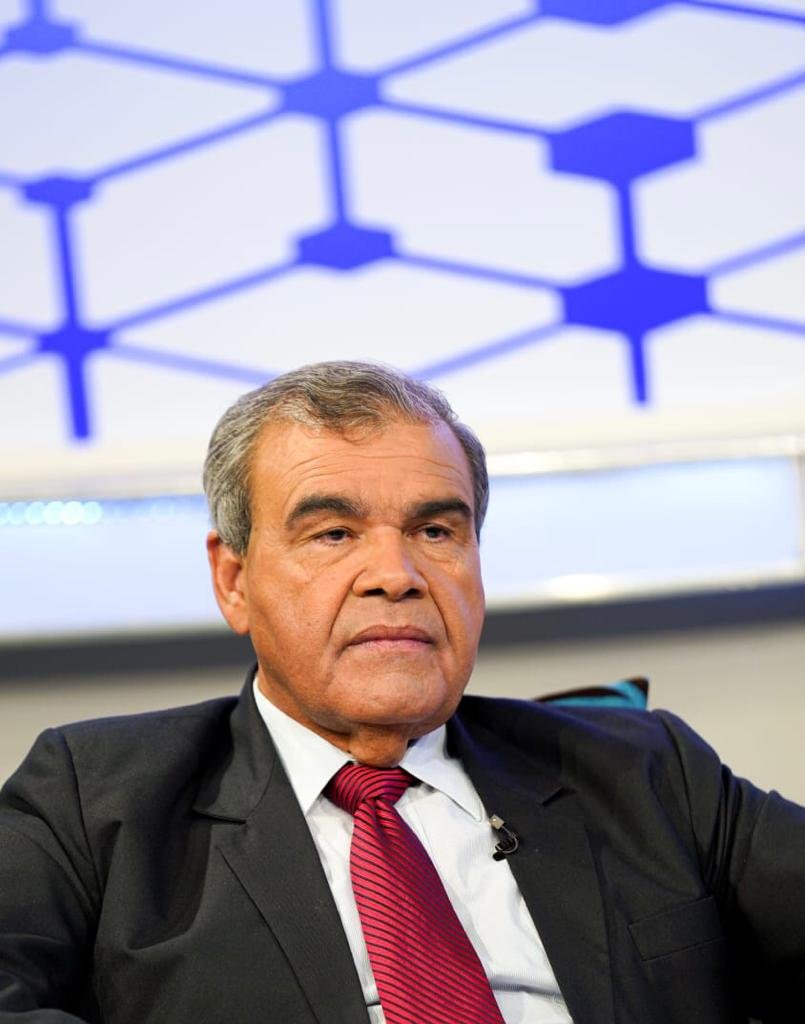 Presidente del Colegio Médico critica que el Gobierno suspenda presentación de tarjeta de vacunación