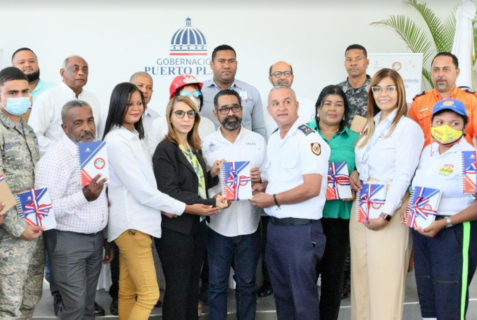 Entregan “Agenda Temática para la Gestión de Riesgos” a Gobernadora y otras autoridades de Puerto Plata