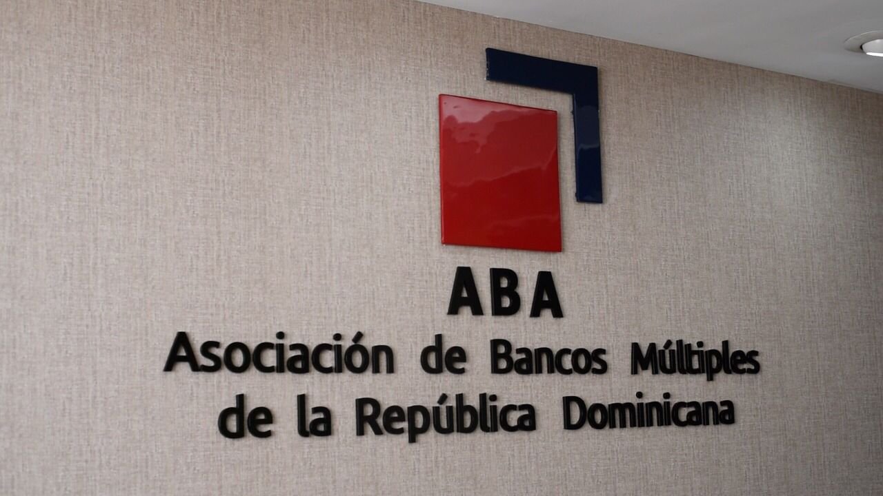 Bancos múltiples extenderán horario hasta las 7:00 p.m. en plazas y supermercados, de lunes a viernes