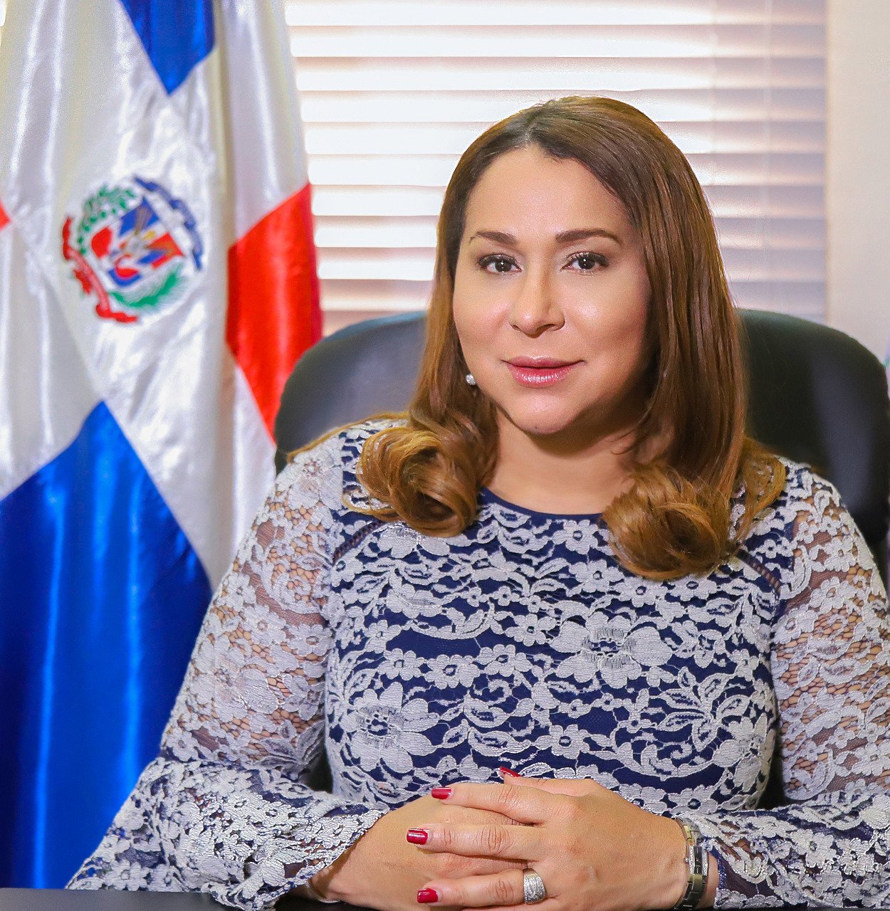 Ministra de la Mujer respalda propuesta de liberar de impuestos toallas sanitarias
