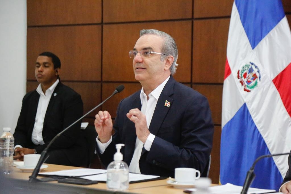 Presidente Abinader anuncia aumento salarial de un 24% para el sector construcción