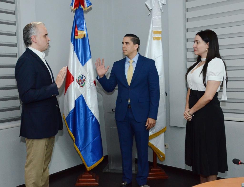 Juramentan nuevo Gerente General del CNSS