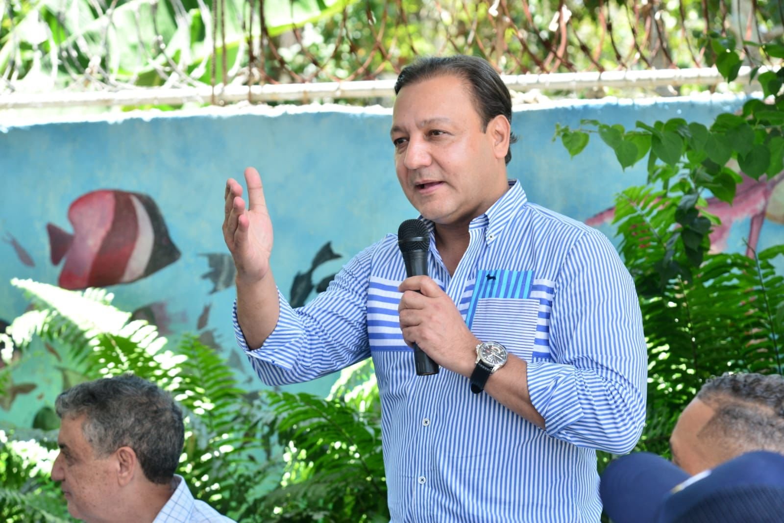 Abel peina barrios de SDN mientras se juramentan equipos de campaña en el norte, sur y este del país