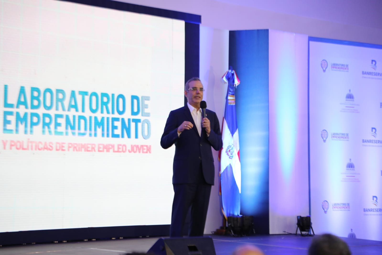 Promipyme destina RD 0 millones de pesos al programa “Primer Empleo Joven”;Abinader saluda iniciativa