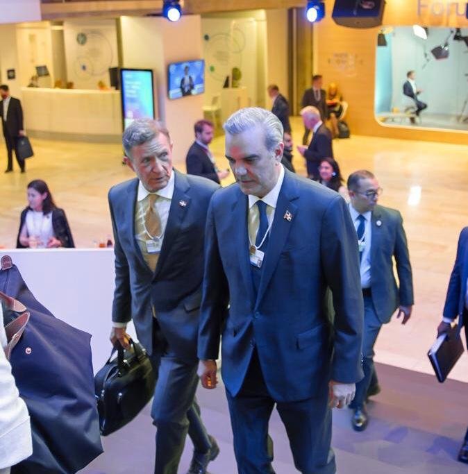 Presidente Abinader arriba a Davos para participar en Foro Económico Mundial