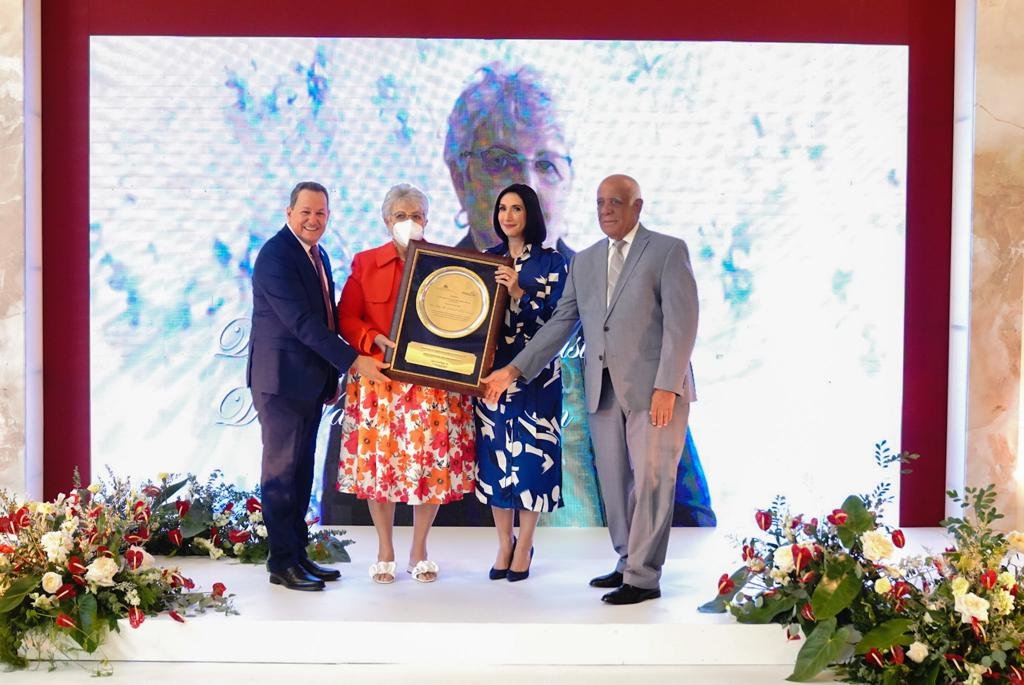 Primera dama y Promipyme reconocen trayectoria de la emprendedora Daysi Castillo de Rondón