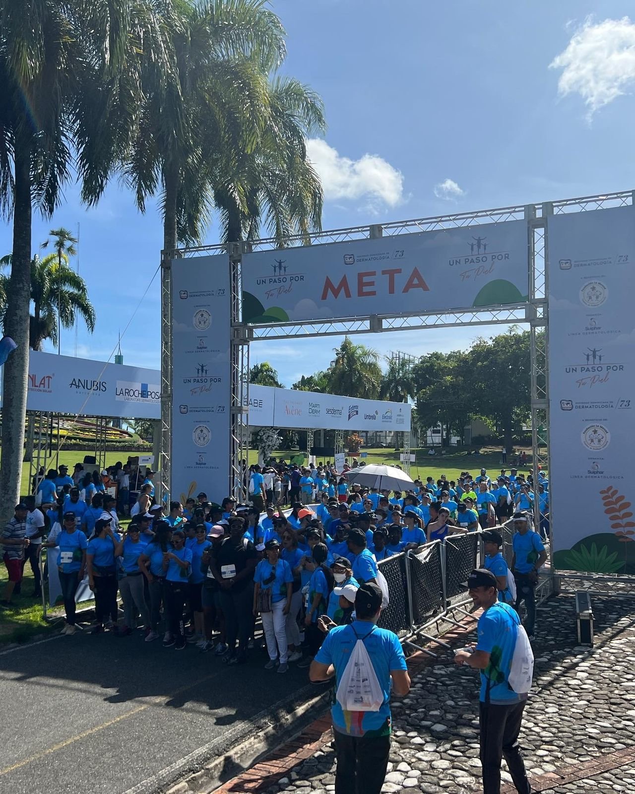 Sociedad Dermatología pide tomar precaución por calor, realiza caminata