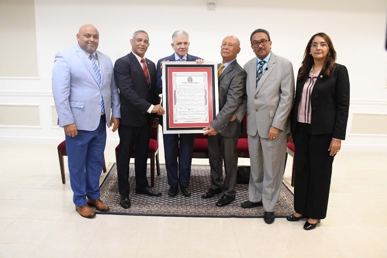 El Senado de la República reconoce al radiodifusor Calazán Omar Cepeda Polanco