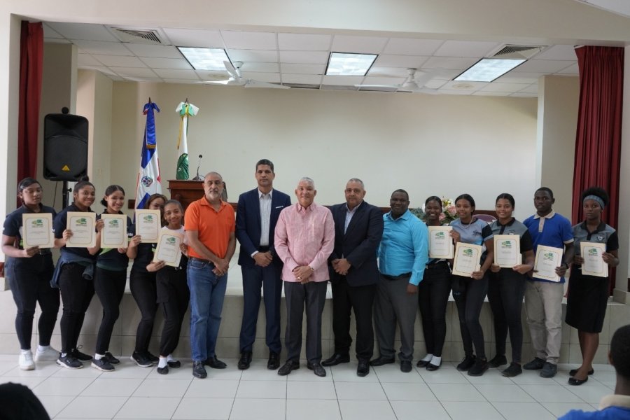 OMSA entrega certificados a 223 estudiantes que realizaron pasantías; reconocen a 10 meritorios OMSA entrega certificados a 223 estudiantes que realizaron pasantías; reconocen a 10 meritorios