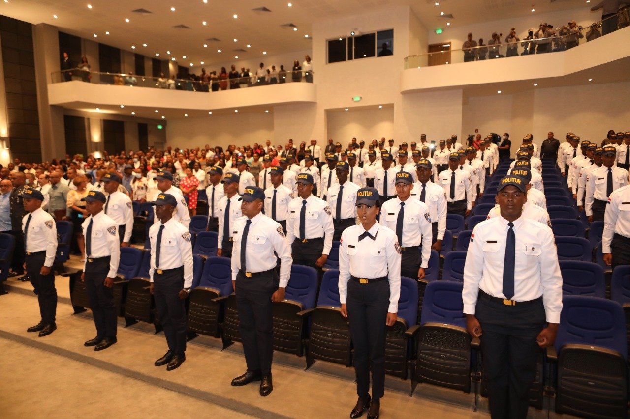 Gradúan 99 agentes en Seguridad Turística