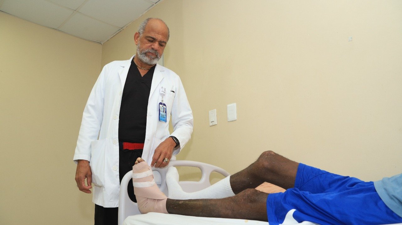 Moscoso Puello apertura Residencia de Cirugía Vascular y Maestría en Pie Diabético