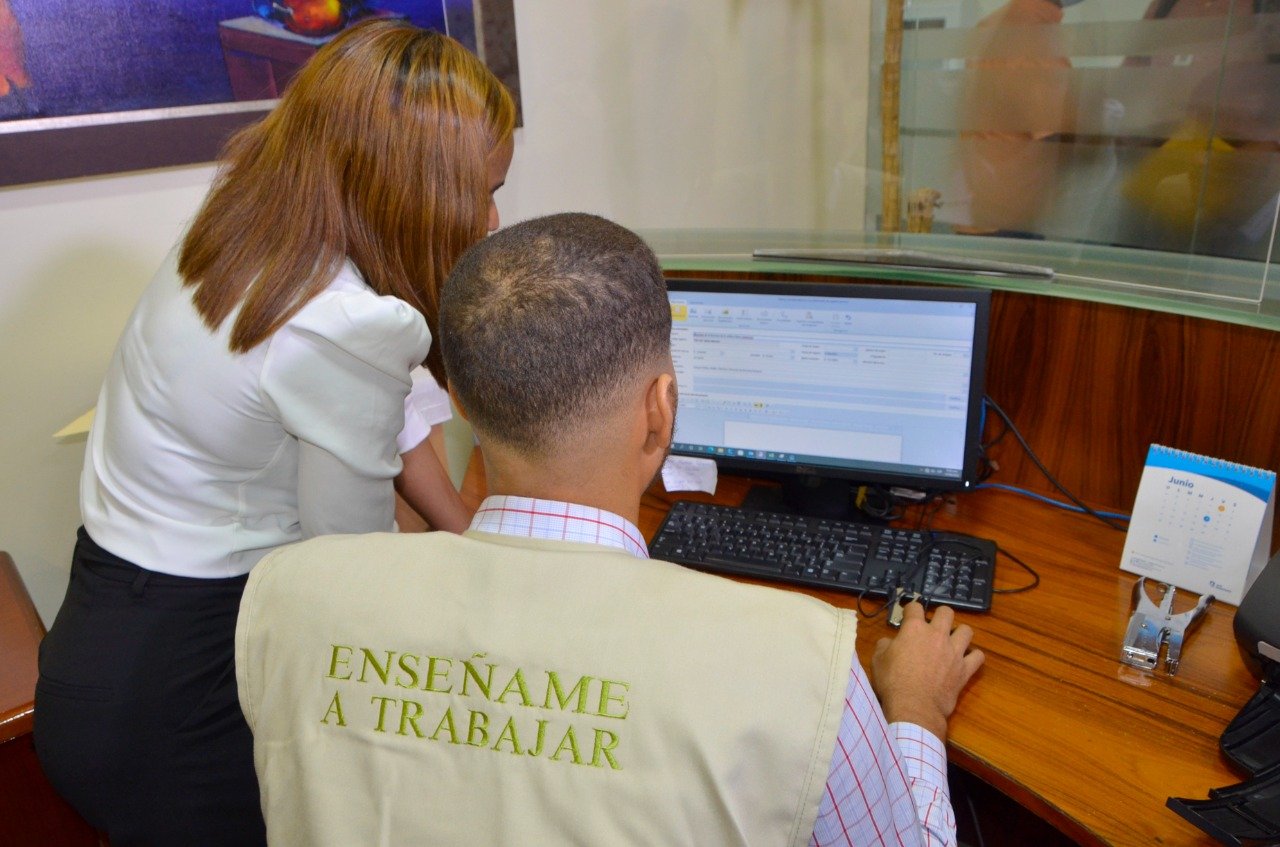 Tribunal Superior Electoral inicia programa “Enséname a Trabajar”, para hijos de los servidores