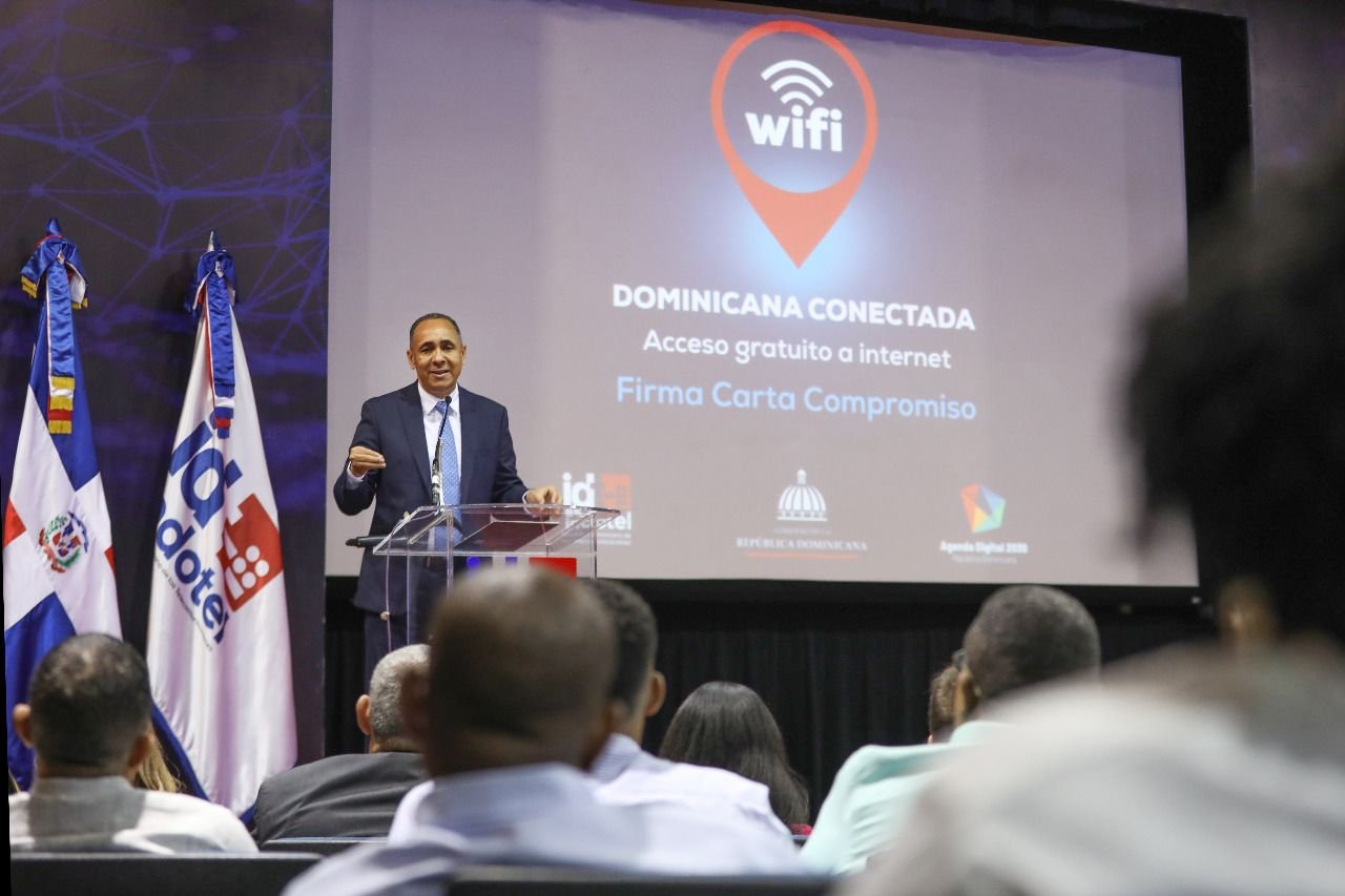 Presidente de Indotel firma cartas compromiso para instalación de 41 nuevos puntos Wi-Fi en espacios públicos