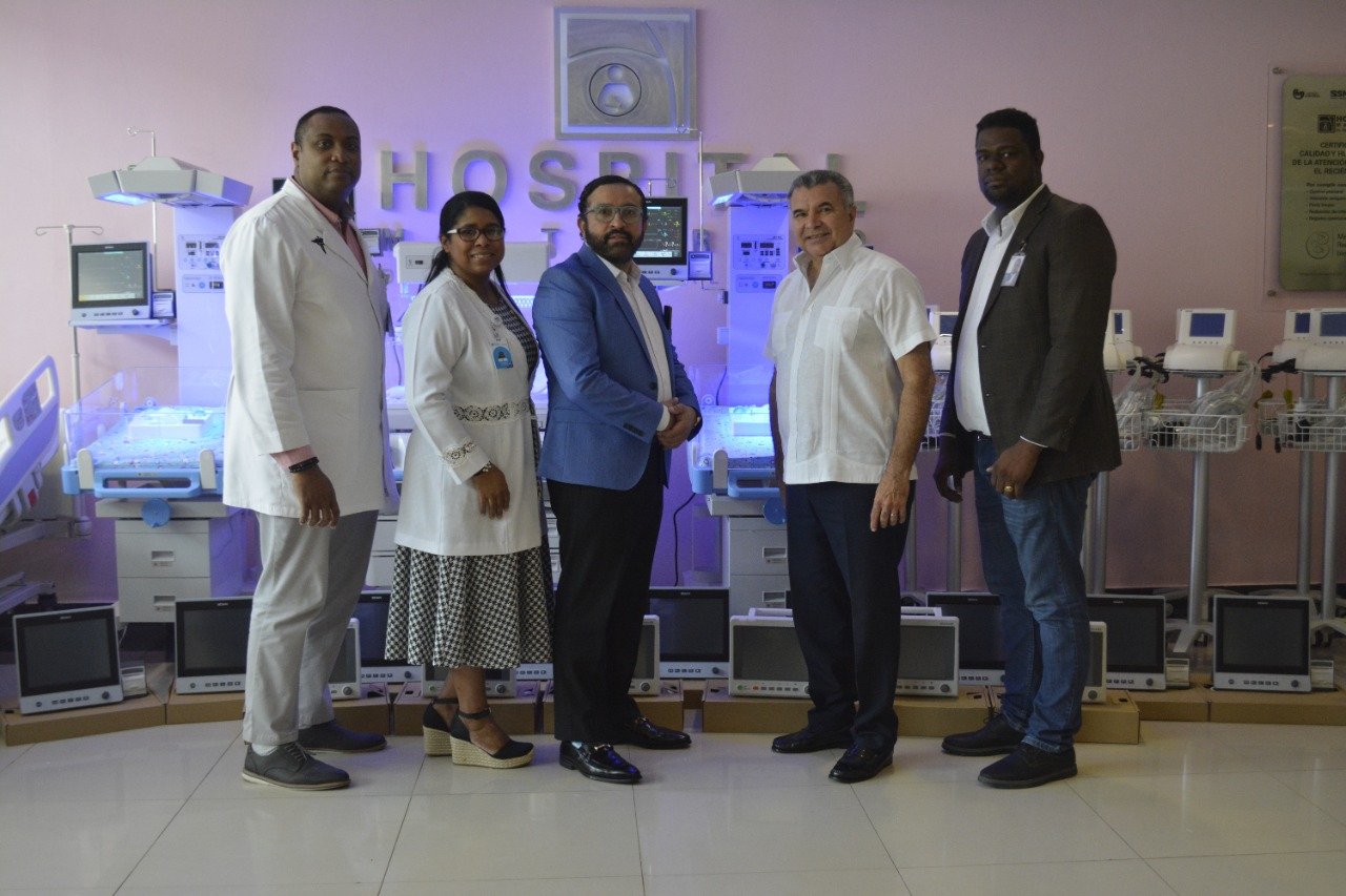Hospital Materno Dr. Reynaldo Almánzar recibe equipos por parte del SNS Hospital Materno Dr. Reynaldo Almánzar recibe equipos por parte del SNS