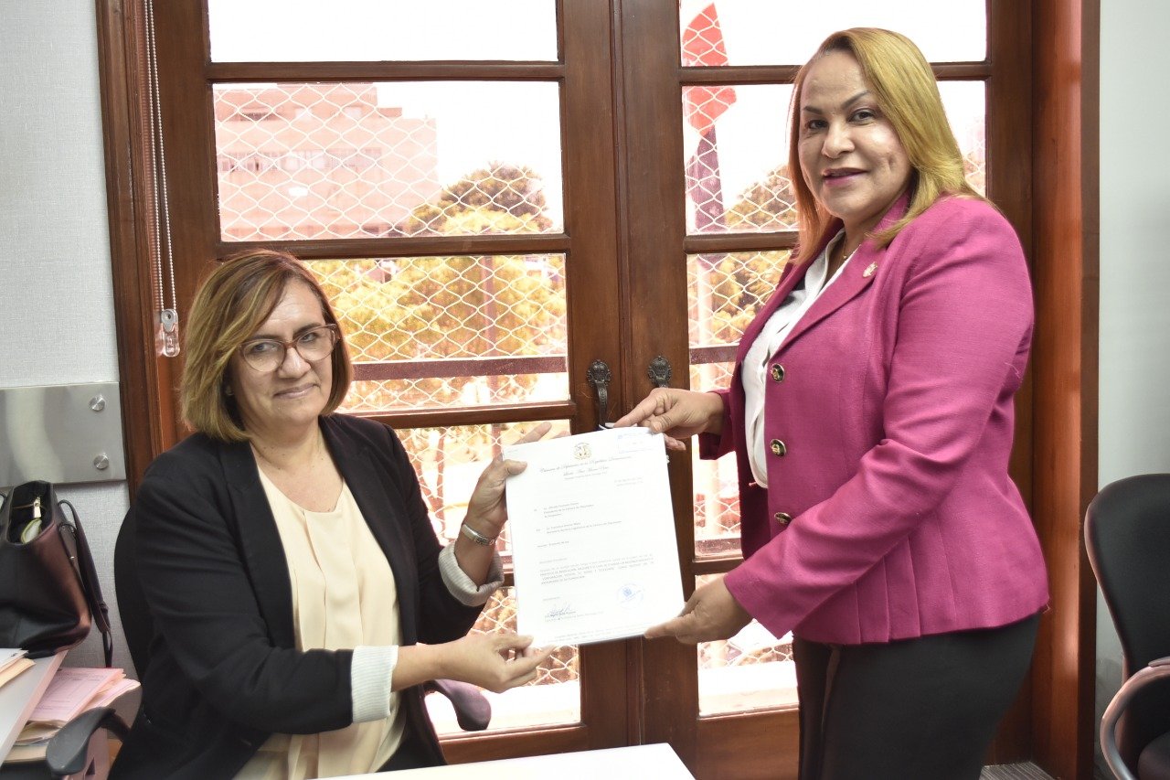 Diputada Ana María Peña deposita proyecto de resolución que reconoce a CERTV