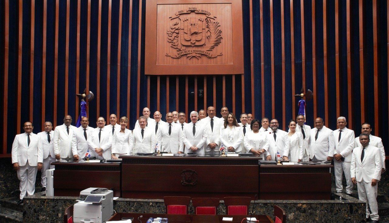 Eduardo Estrella llama a unir esfuerzos para aprobación de proyectos de ley que demanda la población