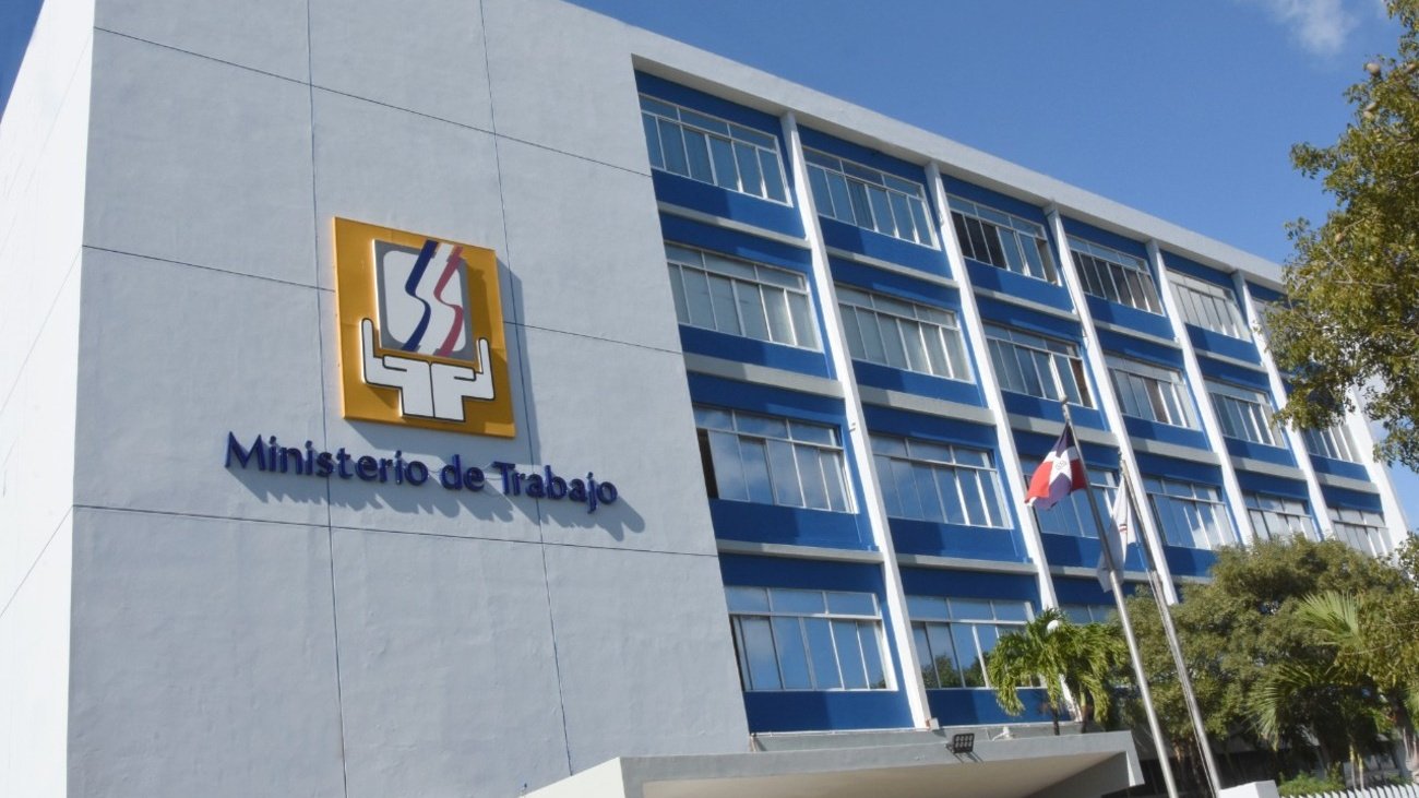 Ministerio de trabajo convoca a sectores para acuerdo sobre ajuste salarial