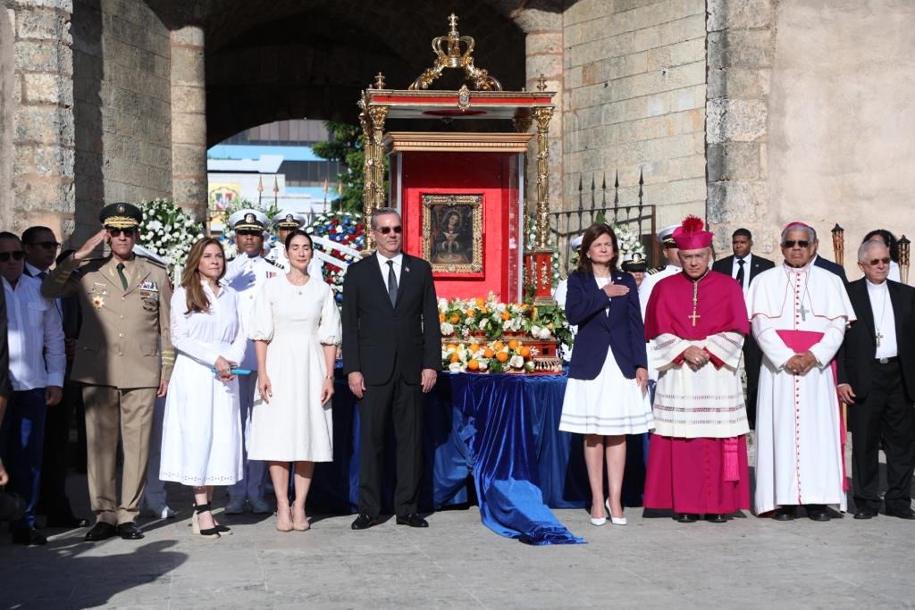 Presidente Abinader sobre Virgen de la Altagracia: “Ella es nuestra madre y como tal intercede ante Dios para favorecer a sus hijos”