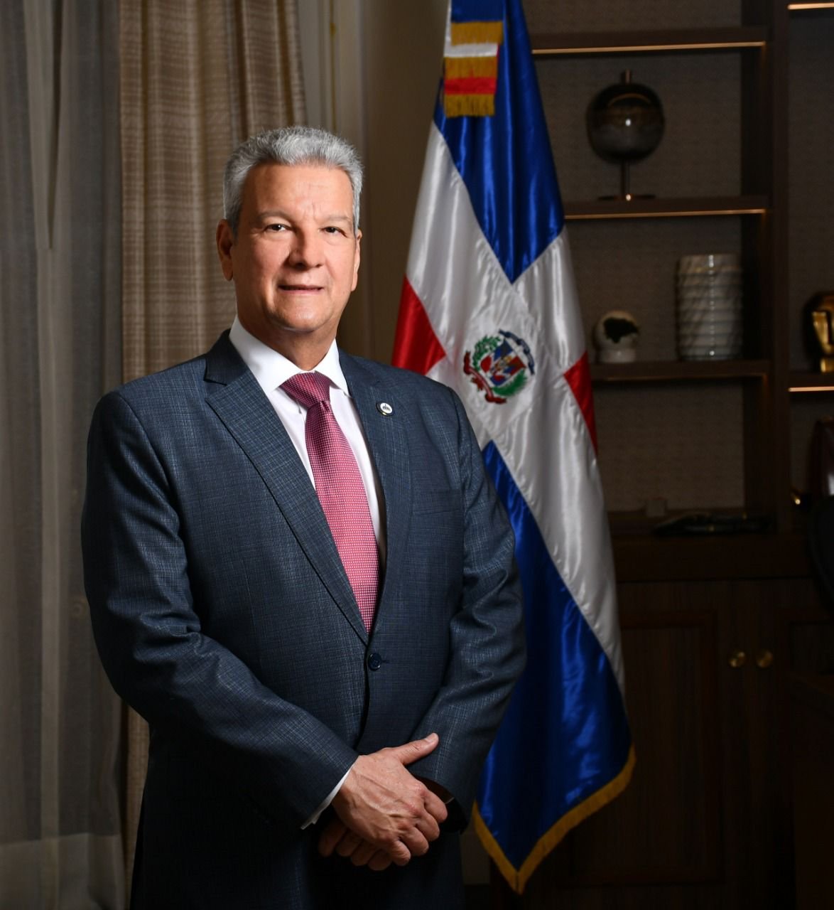 Macarrulla presenta renuncia al cumplirse los dos años pactados con el presidente Abinader
