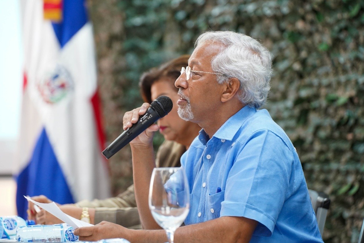 Ministro de Educación dice hay que revertir la cultura del “laissez faire” por una de control de los aprendizajes