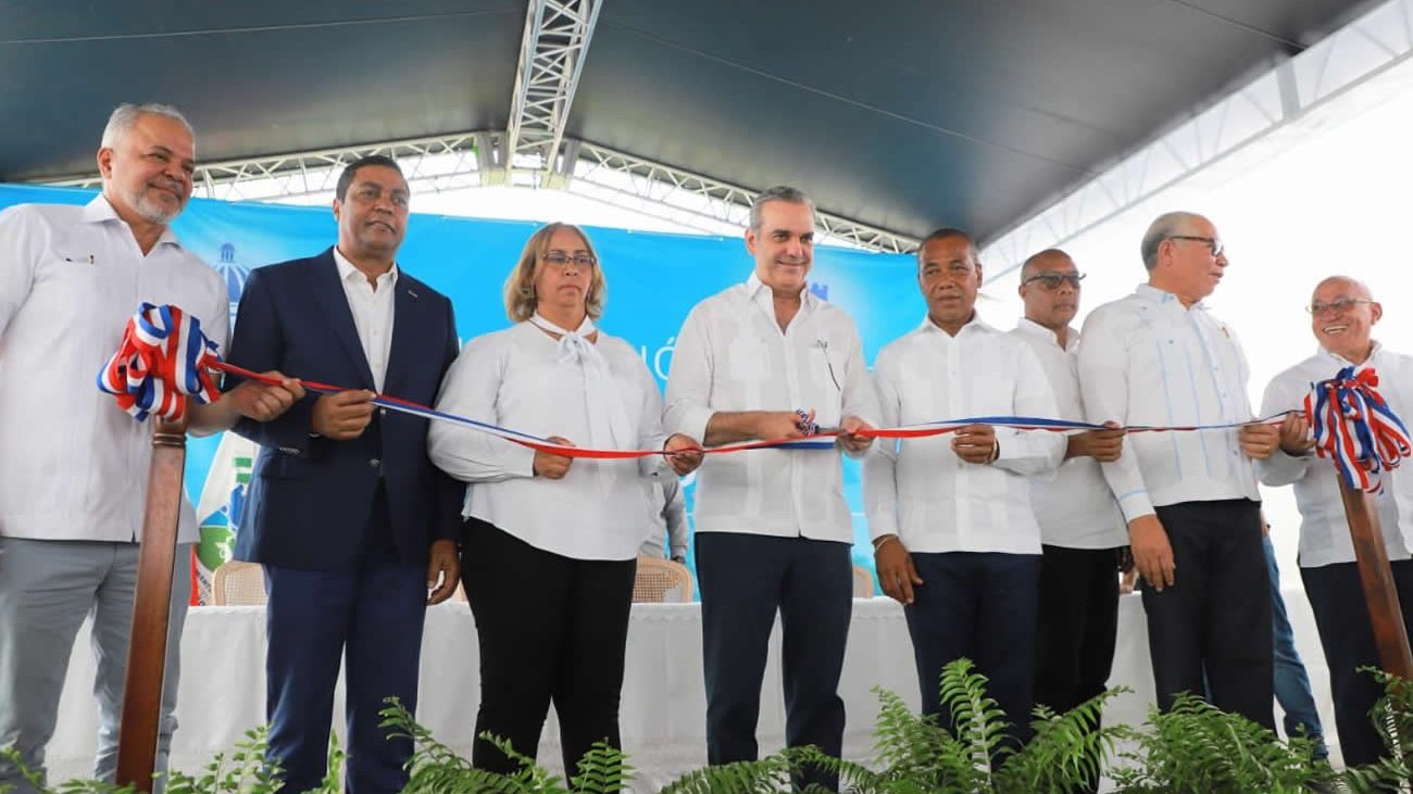 Gobierno inaugura varias obras en Haina