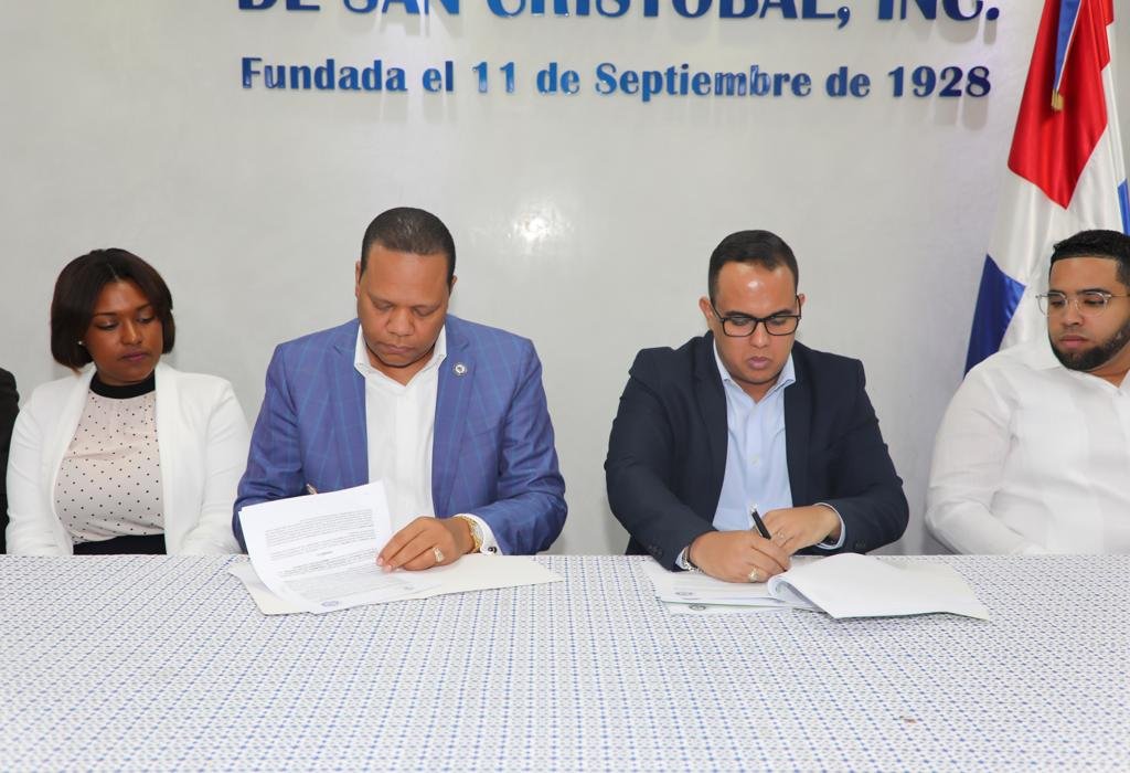 Pro Consumidor y Cámara de Comercio de SC firman convenio para promover buenas prácticas comerciales