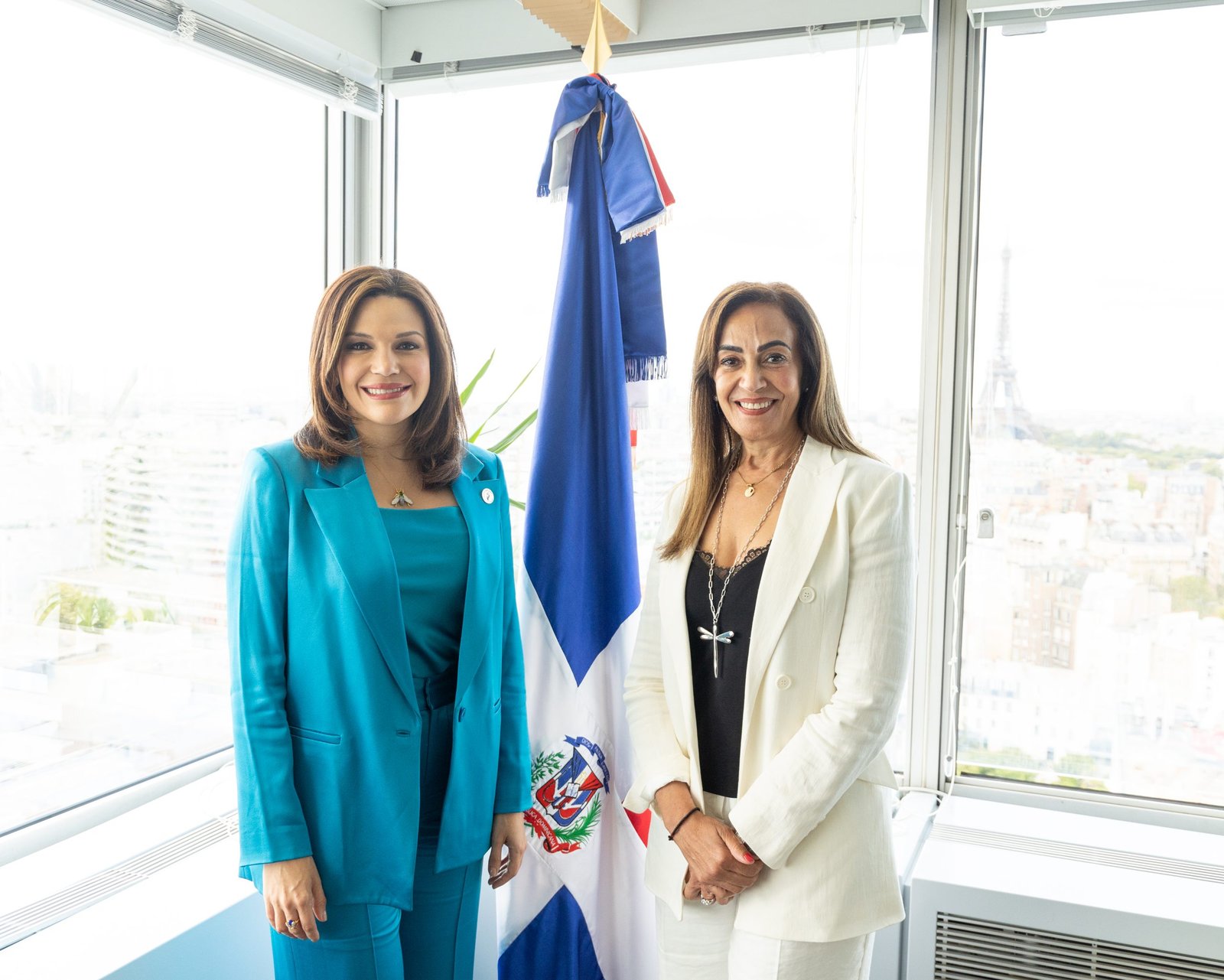 En París, Voluntariado Banreservas logra acercamiento con instituciones diplomáticas dominicanas