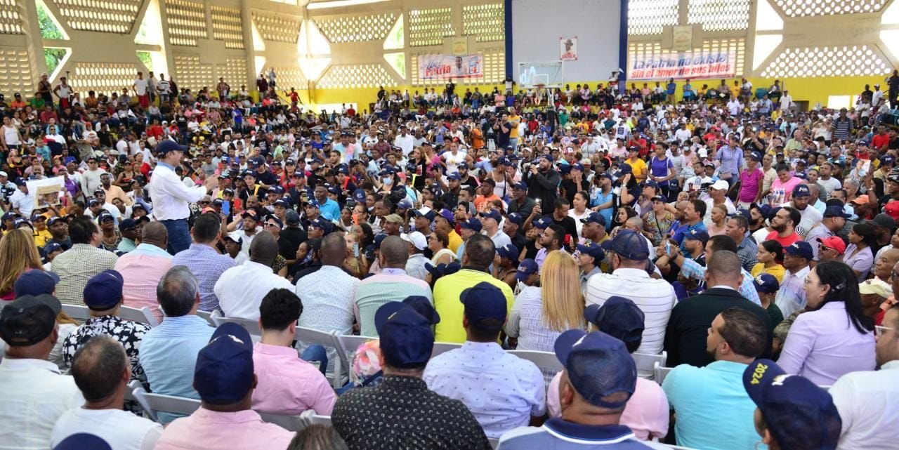 En Santiago Abel Martínez revienta el polideportivo Sameji; recibe respaldo del territorio que le ha dado todos sus triunfos