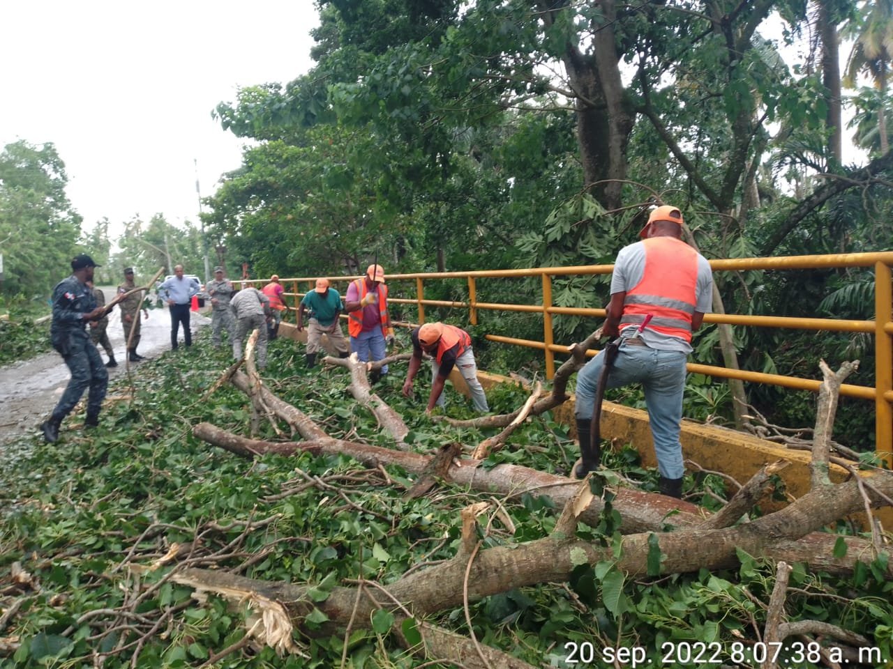 MOPC despeja vías en provincias del Nordeste que fueron afectadas por el huracán Fiona