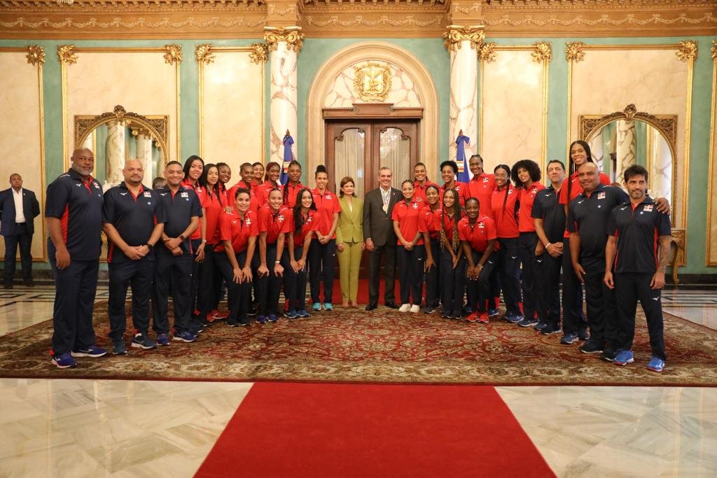 Presidente Abinader recibe en Palacio Nacional a las Reinas del Caribe tras su triunfo en la Copa Panamericana