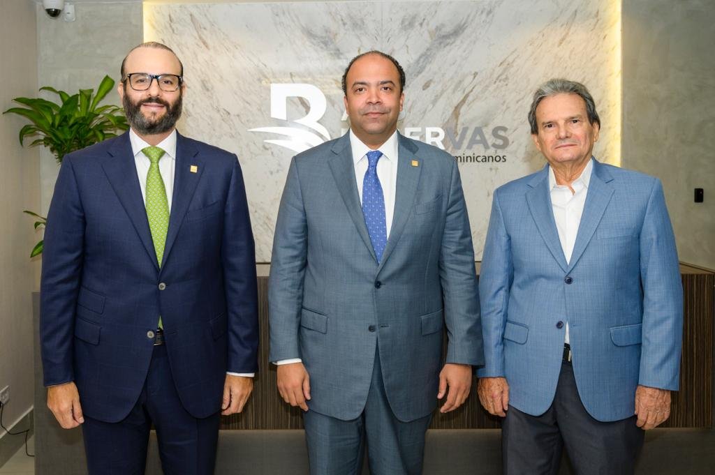 Posesionan nuevos vicepresidentes ejecutivos de AFP Reservas y ARS Reservas