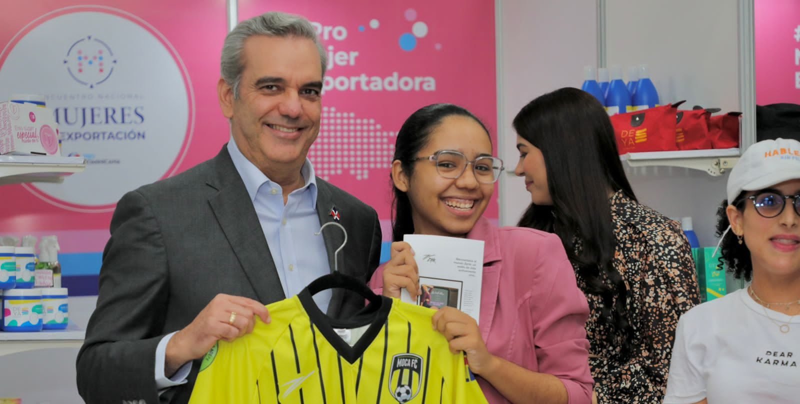 Presidente Abinader encabeza “Encuentro Nacional de Mujeres en Exportación”