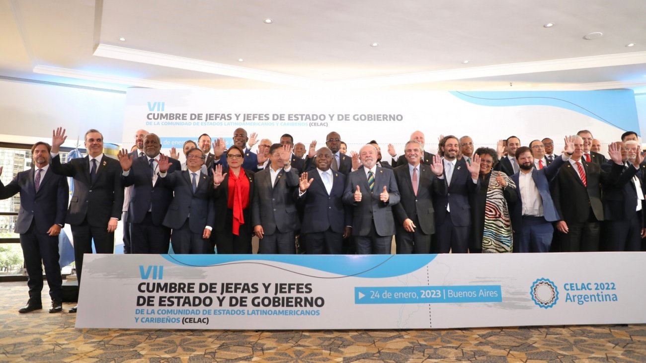 Presidente Abinader regresa desde Argentina donde participó en Cumbre de la CELAC