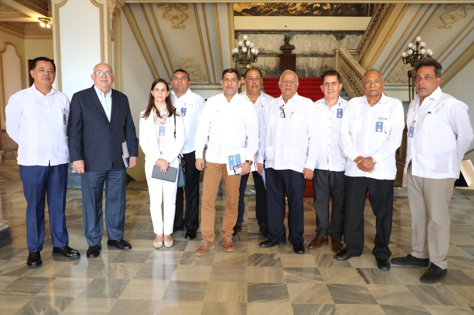 Gobierno y productores de huevos acuerdan aumentar su producción y garantizar suministros y precios estables al país
