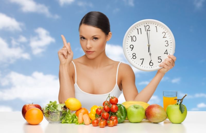 ¿A qué hora debes comer para no engordar? científicos de Harvard lo revelan