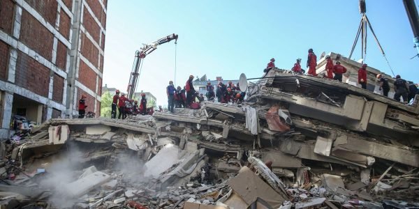 Terremoto de 7,4 en el sur de Turquía y el norte de Siria ha dejado al menos 2,300 muertos