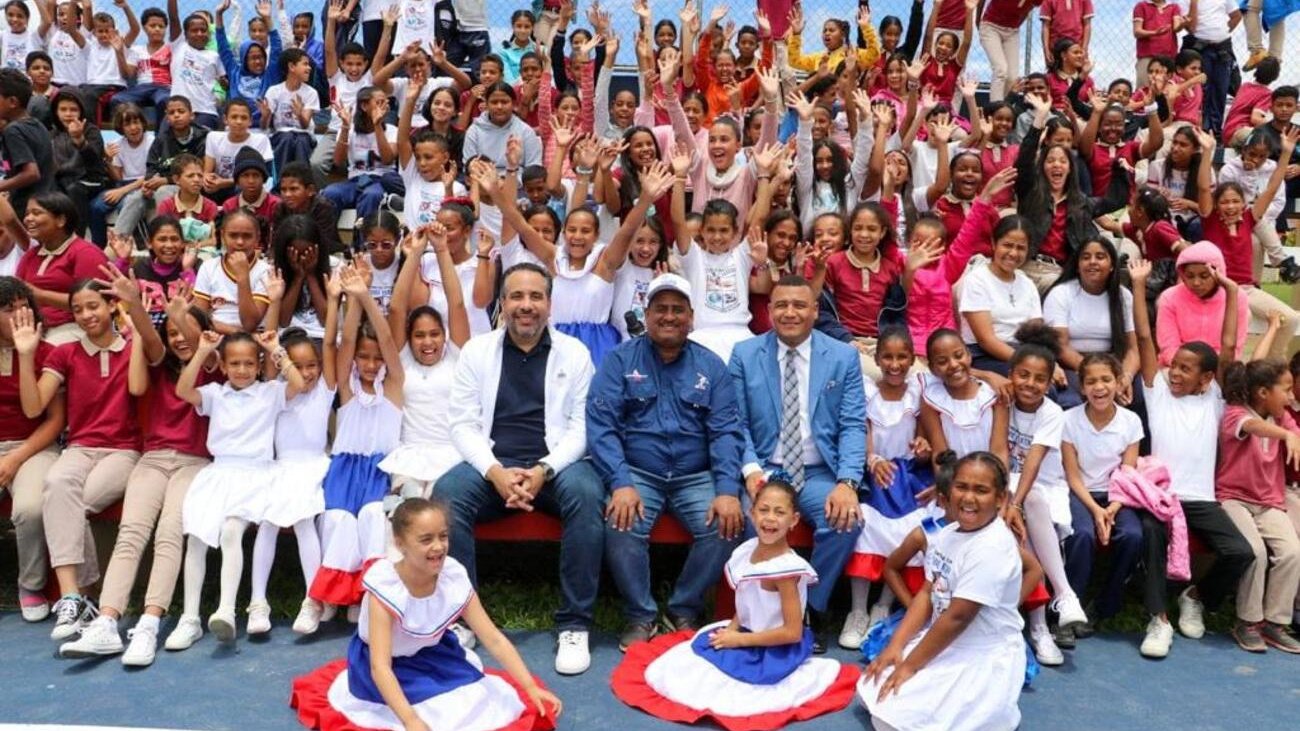 Instituto Nacional de Educación Física lleva “INEFI con el Barrio” a Constanza