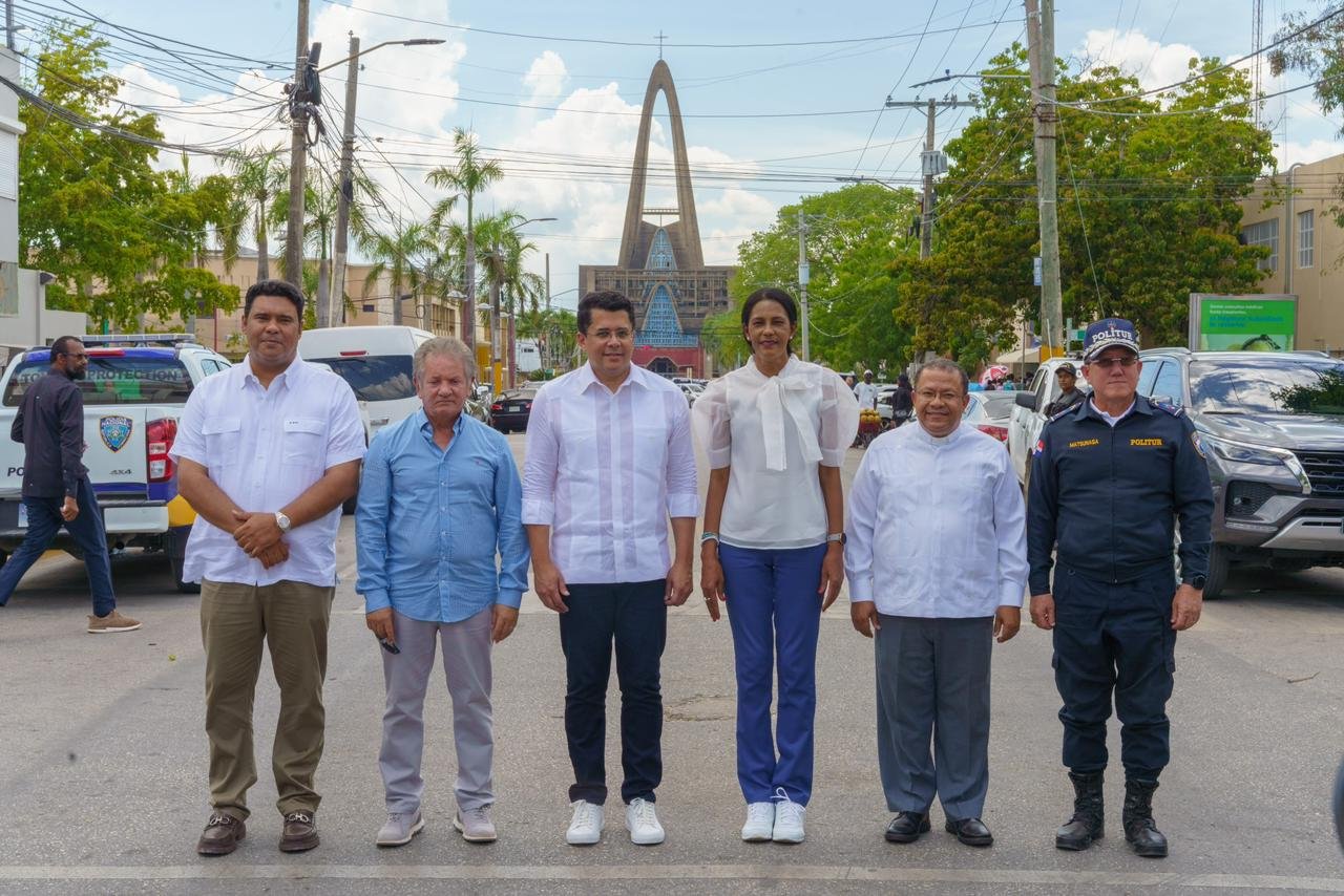 Collado inaugura obras en La Altagracia y deja iniciadas otras con una inversión de unos 202 millones de pesos