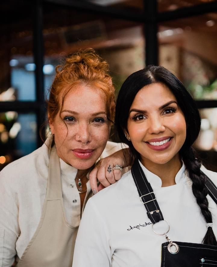 Las chefs Leo Espinosa y Chef Tita unen sus gastronomías en una cena inolvidable en la tercera entrega de Raíces