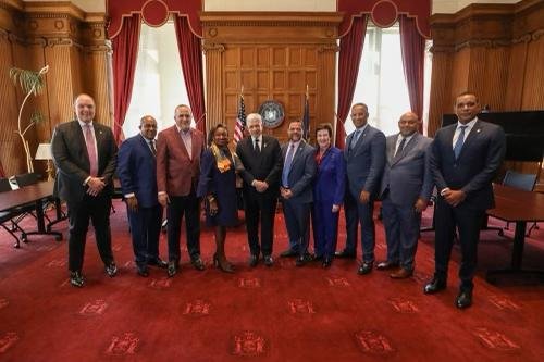 Senado de Nueva York reconoce a Eduardo Estrella Senado de Nueva York reconoce a Eduardo Estrella