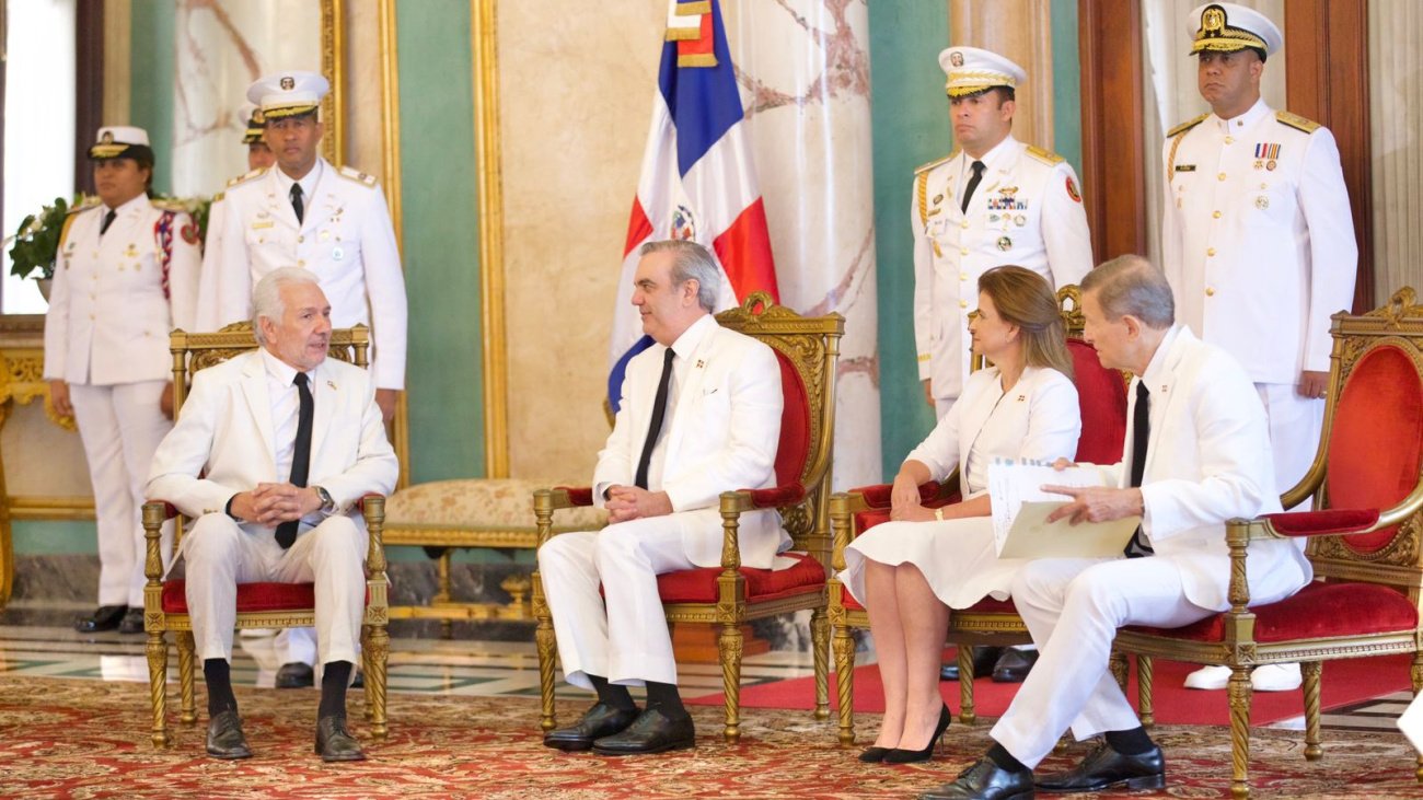 Presidente Abinader recibe cartas credenciales de ocho nuevos embajadores