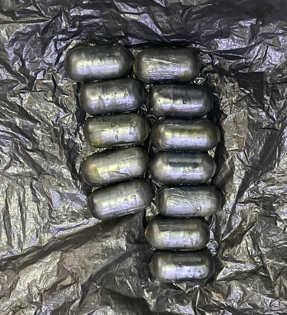 Arrestan extranjero con más de un kilo y medio de presumible cocaína en el estómago