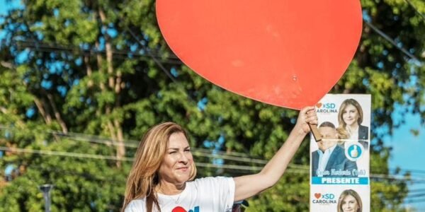 Gualey recibe con amor y entusiasmo a Carolina Mejía en multitudinario encuentro, proclamando 4 años más